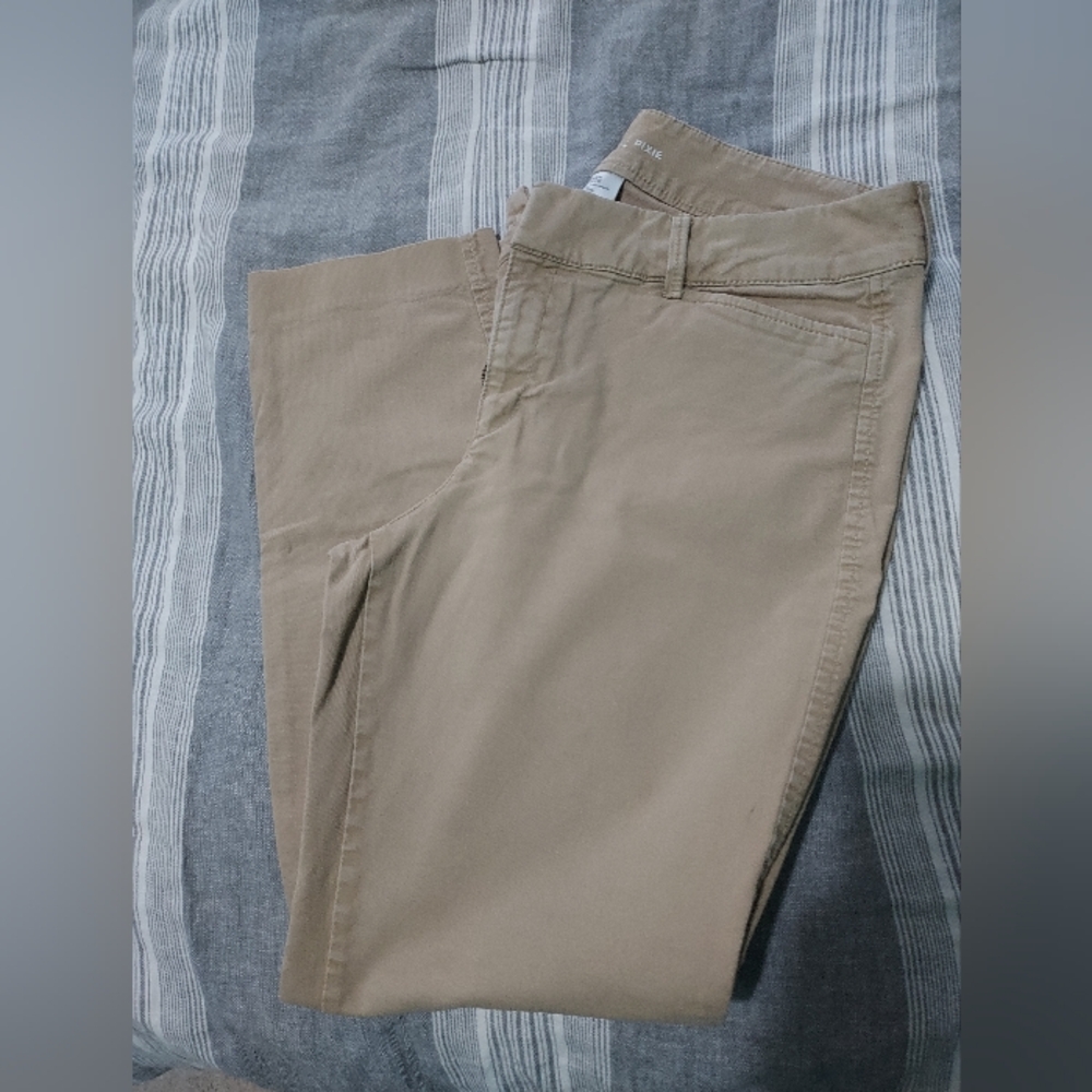 Old navy khaki pixie pants